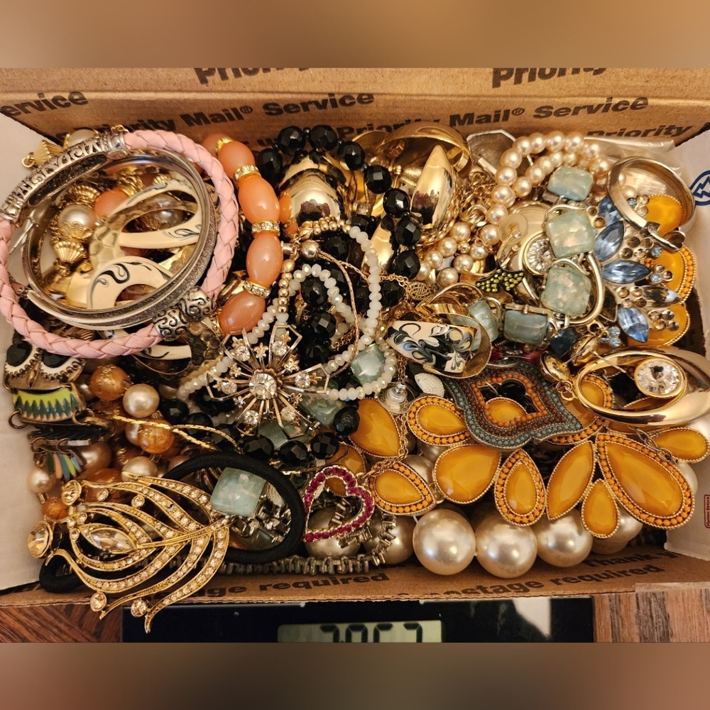 Mixed 2lb Vintage-Modern Costume Jewery Lots! Wearable/Resell, Junk/DIY/Repurp!